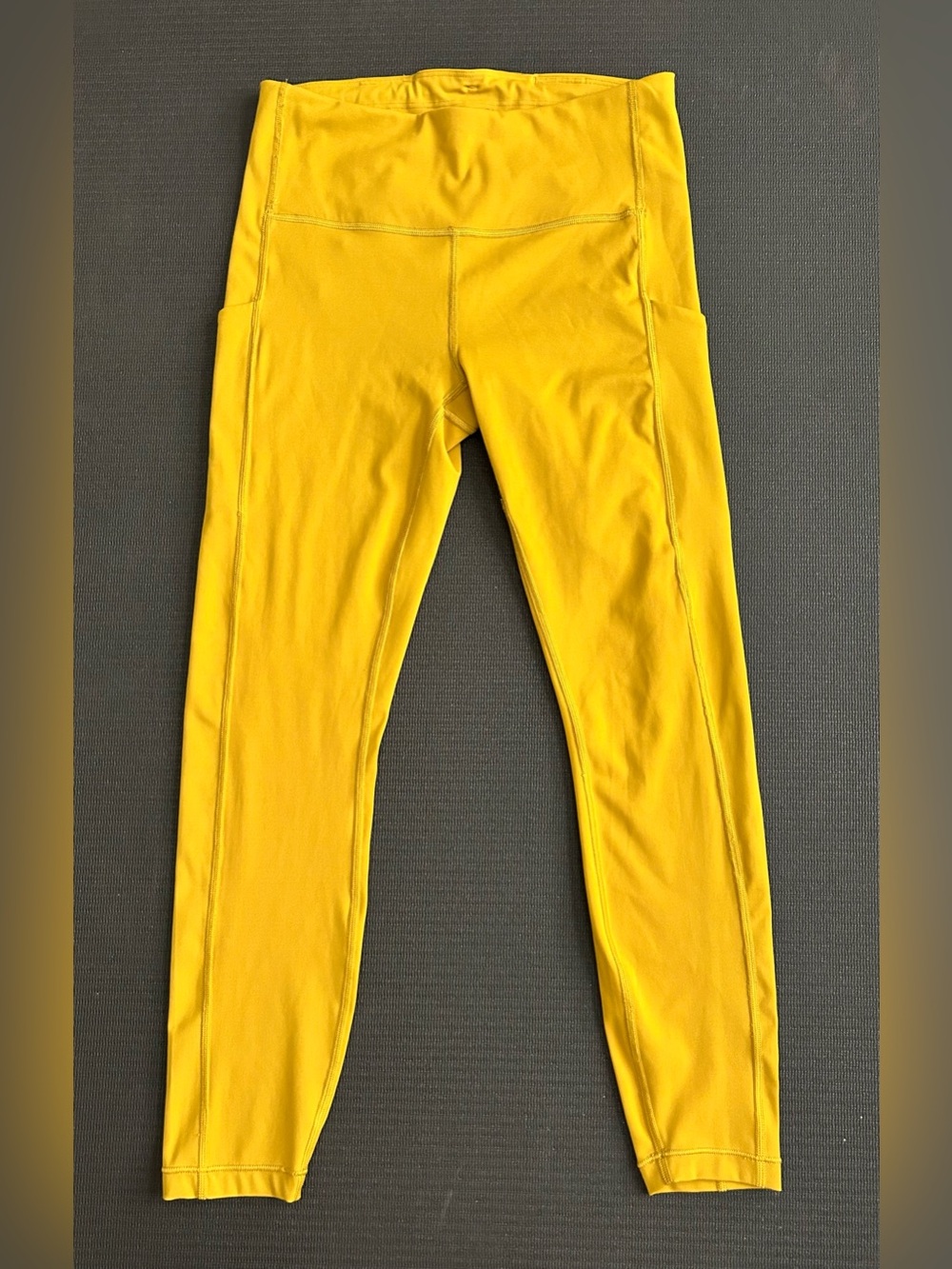 Athleta Ultimate Stash Pocket High Rise 7/8 Tight in mustard yellow size small